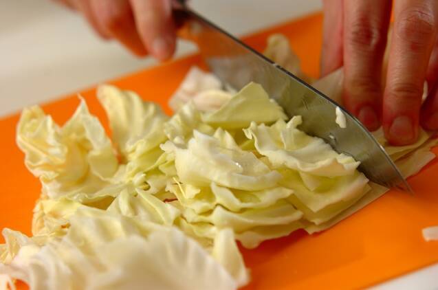 キャベツとジャコの蒸し煮の作り方の手順1