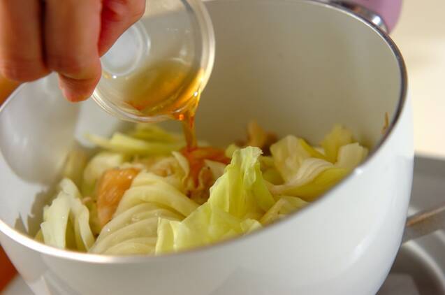 キャベツとジャコの蒸し煮の作り方の手順3