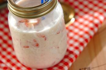 イチゴとバナナのつぶつぶスムージー