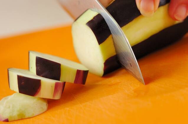 ナスの揚げ浸しの作り方の手順1