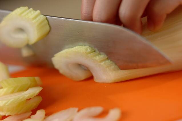 セロリの浅漬けの作り方の手順1