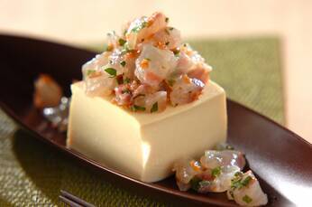 梅と大葉と白身魚の冷や奴