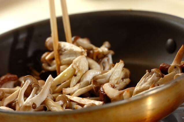 キノコのペペロンチーノの作り方の手順2