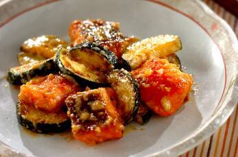 鮭とズッキーニのみそマヨ和え