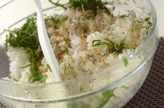 レパートリー増える！おにぎり ジャコと大葉 by山下 和美さんの作り方の手順2