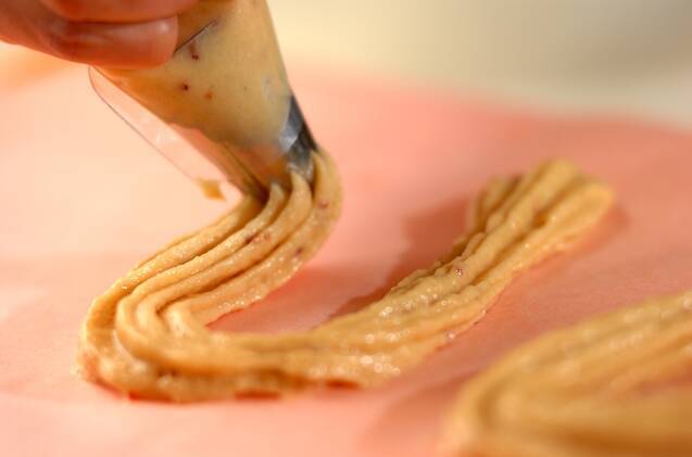 ストロベリー風味チュロスの作り方の手順2