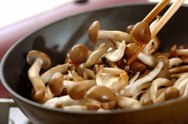 キノコのニンニクしょうゆの作り方の手順2