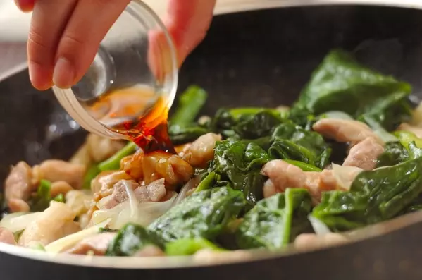 鶏肉とツルムラサキの卵炒めの作り方3