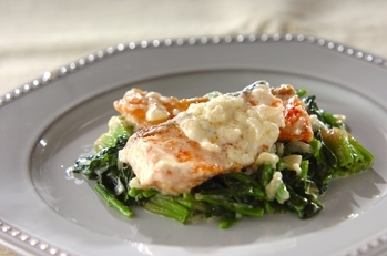 サーモンとホウレン草のクリーム・ソース