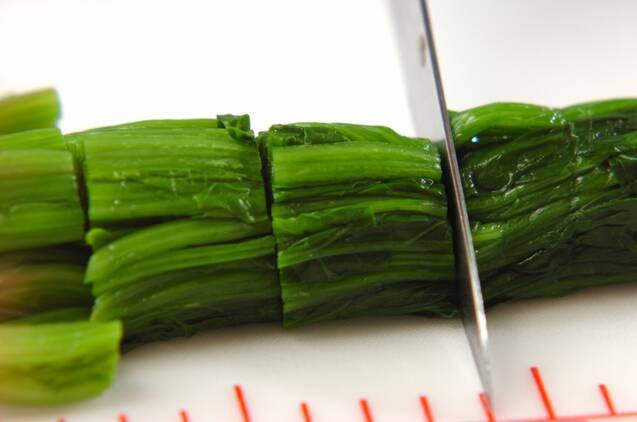 サーモンとホウレン草のクリーム・ソースの作り方の手順2