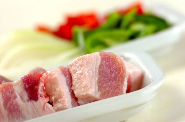 豚バラ肉の酢豚の作り方の手順1