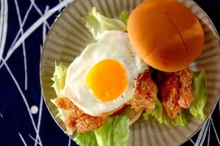 お月見チキンバーガー