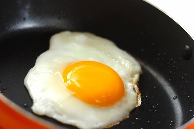 お月見チキンバーガーの作り方の手順4