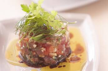 マグロのタルタル バルサミコソース