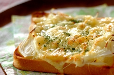 オニオンチーズトーストのレシピ 作り方 E レシピ 料理のプロが作る簡単レシピ