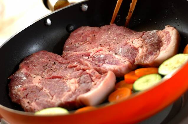 やわらか！ポークソテー 簡単絶品に by金丸 利恵さんの作り方の手順3