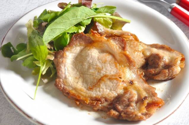 ショウガ焼き用豚肉でサルティンボッカ