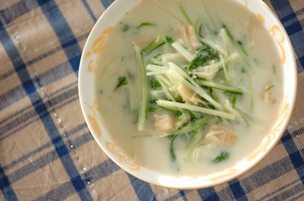 たっぷり水菜とホタテ缶のクリーム煮