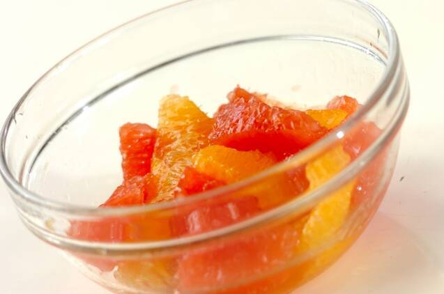 オレンジとグレープフルーツのハチミツマリネの作り方の手順2