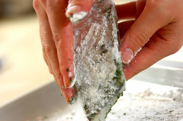 白身魚の香草ムニエルの作り方の手順1