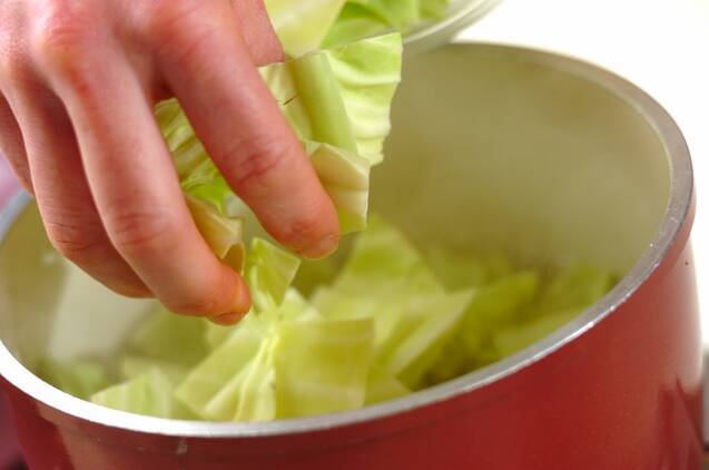 キャベツとニラのスープの作り方の手順2