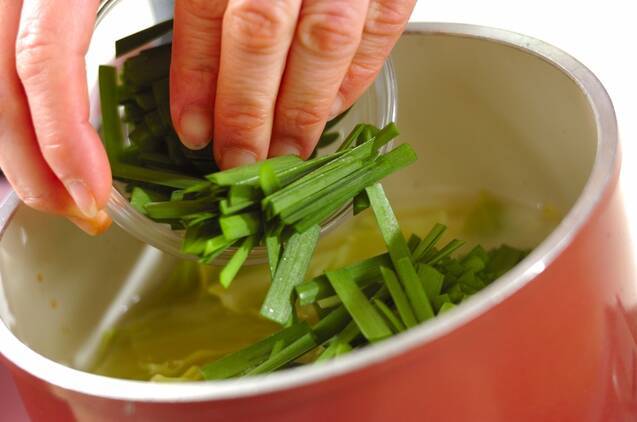キャベツとニラのスープの作り方の手順3