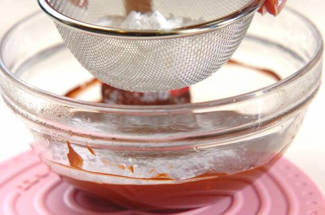 材料は2つだけ！ハート焼きチョコの作り方の手順1