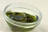 レタスとワカメの酢の物の下準備1