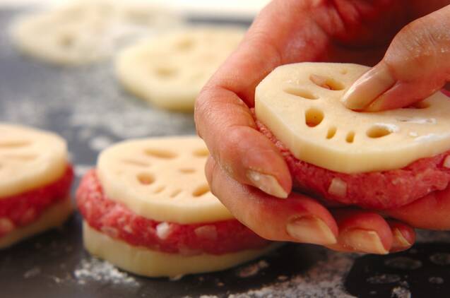 レンコンのはさみ揚げの作り方の手順4