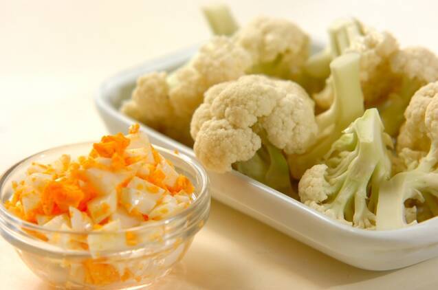 カリフラワーとゆで卵のサラダの作り方の手順1