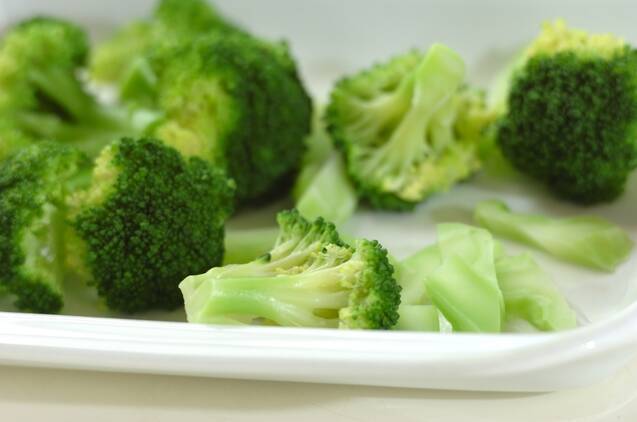 カニとブロッコリーの卵とじの作り方の手順1