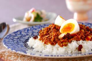 コク旨！半熟卵のせドライカレー