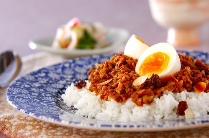 コク旨！半熟卵のせドライカレー