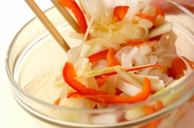 身近な材料で作る！スモークサーモンとオレンジのさわやかマリネサラダの作り方の手順5