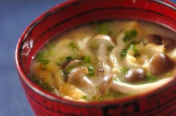 シメジと油揚げのみそ汁