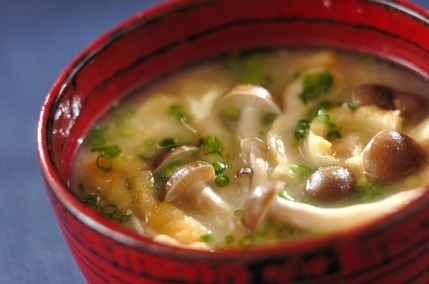 シメジと油揚げのみそ汁