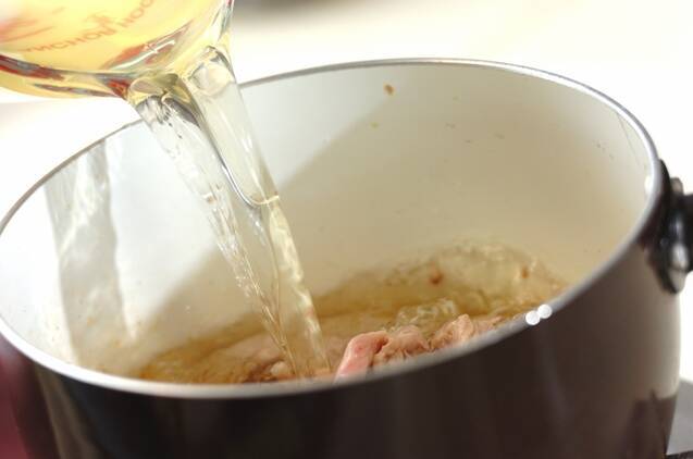 包丁を使わずできる！具だくさん豚汁の作り方の手順2