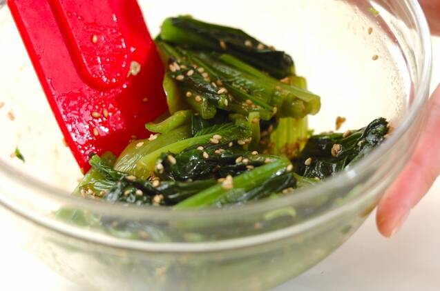 子どもにも人気！ごま油香る小松菜のナムルの作り方の手順3