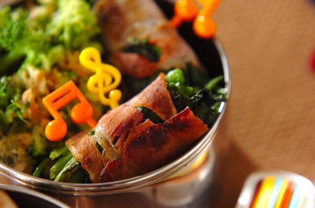 ホウレン草のベーコン巻き