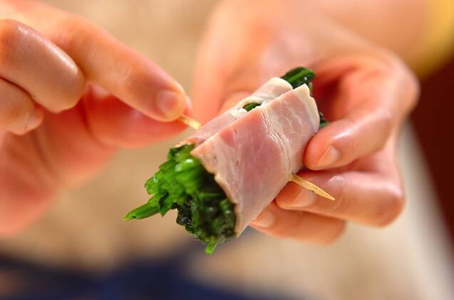 ホウレン草のベーコン巻きの作り方の手順2