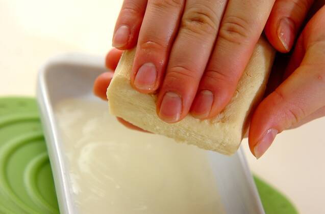 三食丼 解凍した豆腐で肉の食感に by湊 愛さんの作り方の手順1