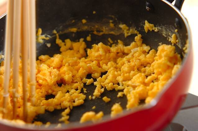 三食丼 解凍した豆腐で肉の食感に by湊 愛さんの作り方の手順3