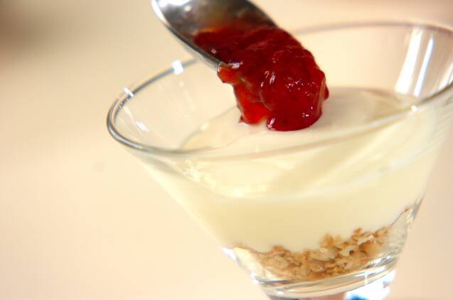 グラノーラパフェの作り方の手順1