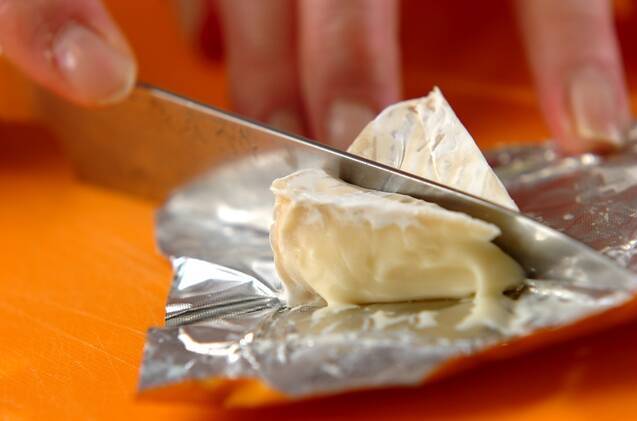 カマンベールチーズフライの作り方の手順1