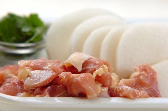 こっくり鶏と大根の酒粕煮の作り方の手順1