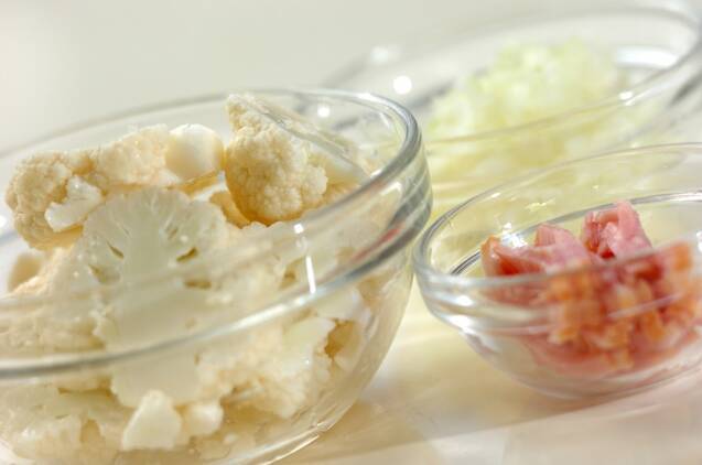 カリフラワーの豆乳クリームスープの作り方の手順1