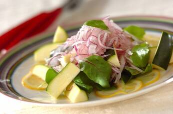 紫玉ネギとズッキーニのレモン・サラダ