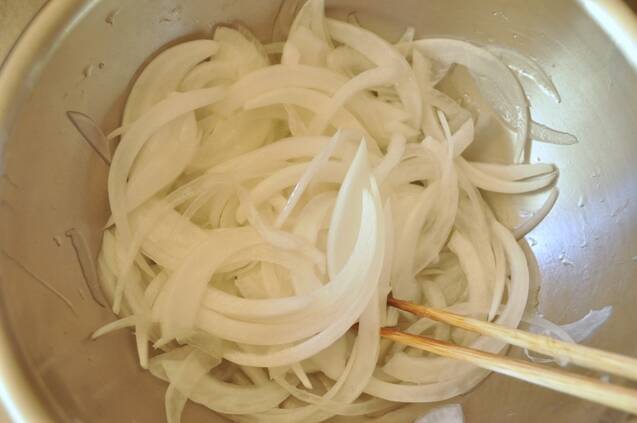 鶏ささ身と新玉ネギのマリネサラダの作り方の手順4