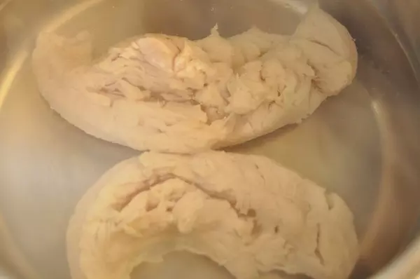 鶏ささ身と新玉ネギのマリネサラダの作り方2