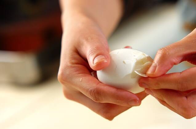 スナップエンドウと半熟卵のサラダの作り方の手順1